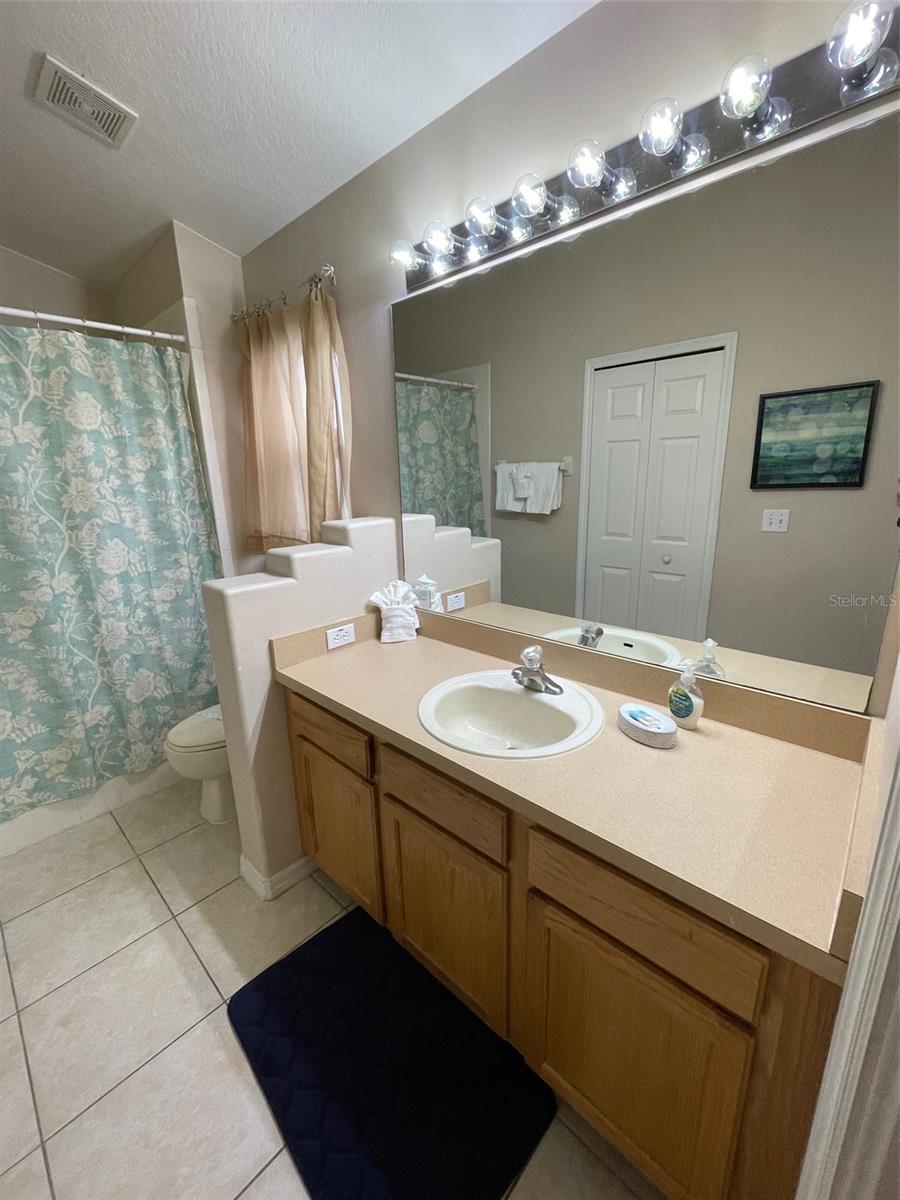 GLENBROOK PH II SUB - Residential Lease