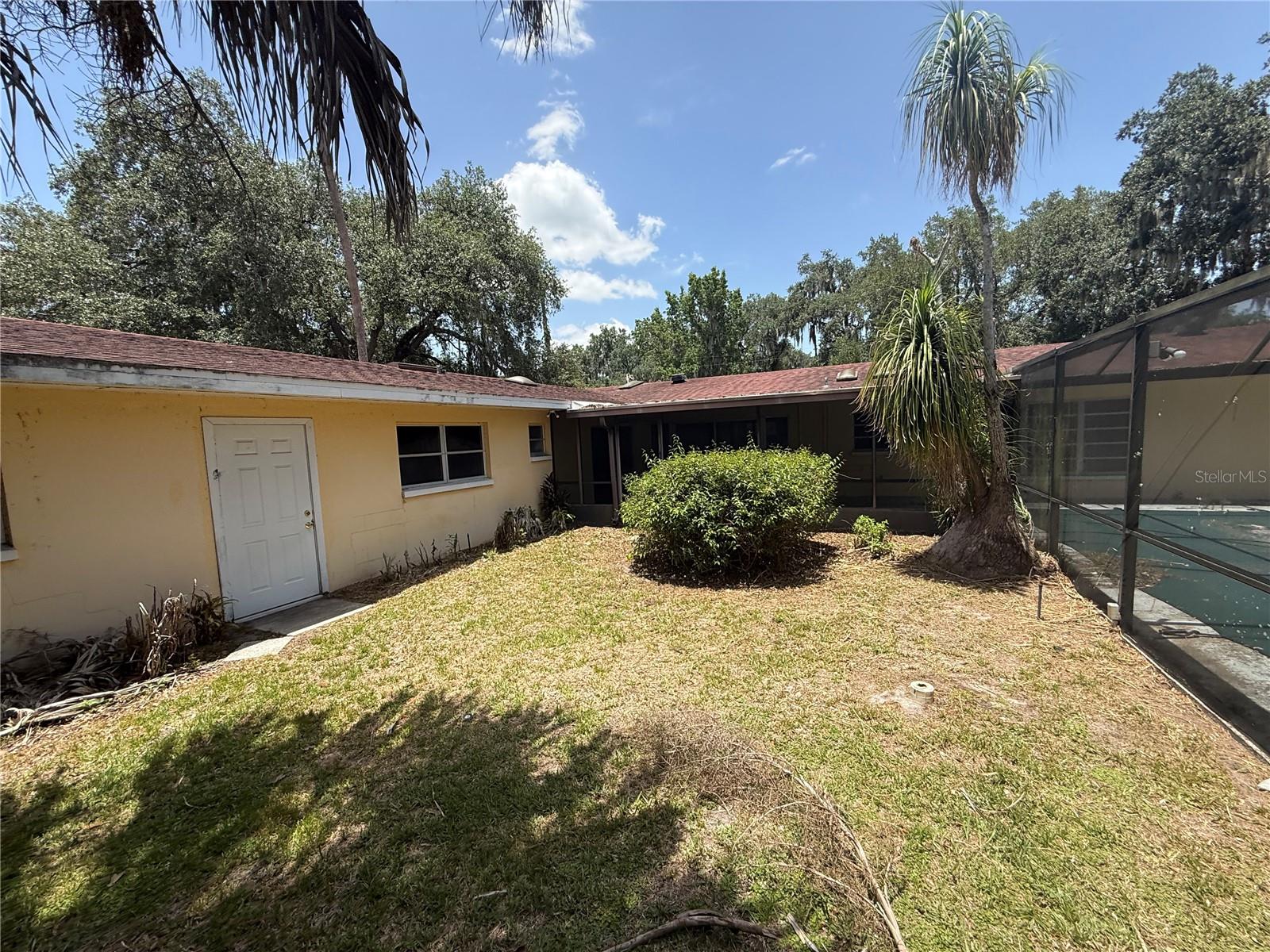 LA HACIENDA - Residential