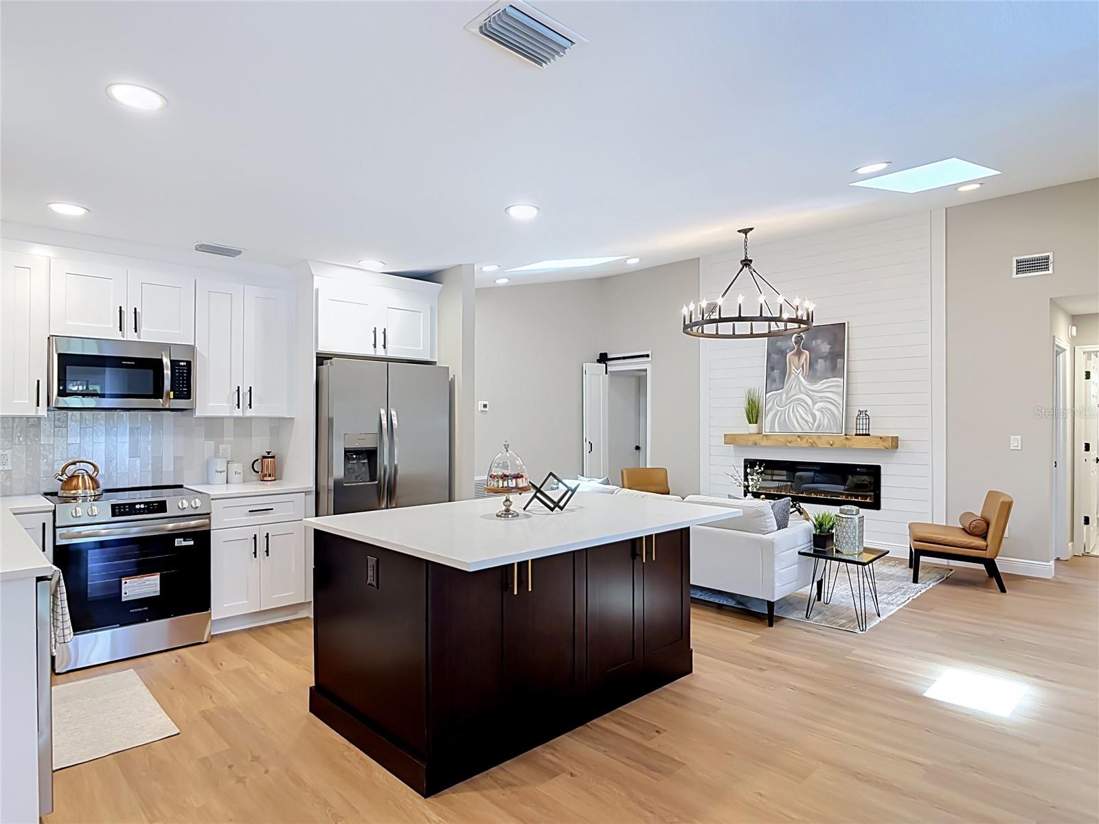 DELTONA LAKES UNIT 04 - Residential