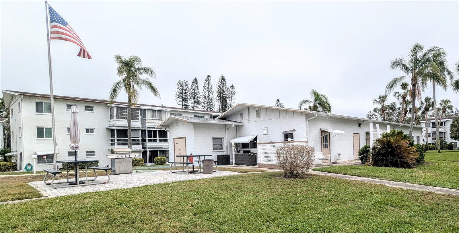 THE THIRD BAYSHORE - Residential