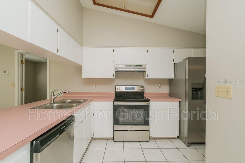 WEEKI WACHEE WOODLANDS - Residential Lease