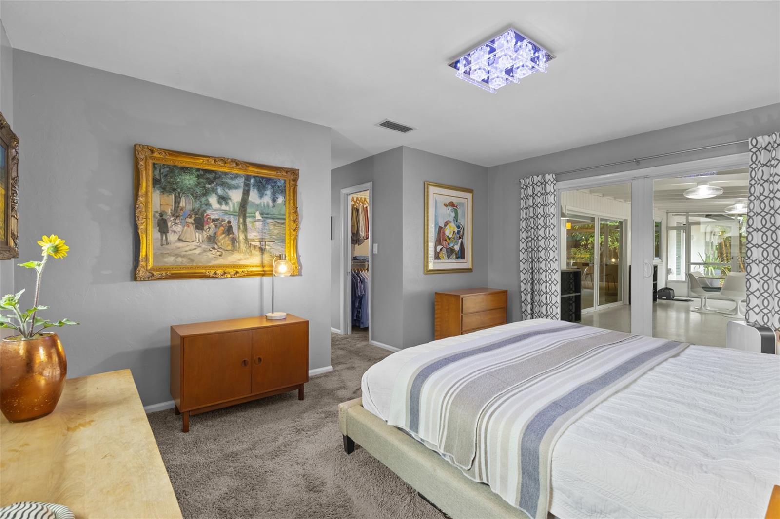 SOUTH GATE MANOR - Residential