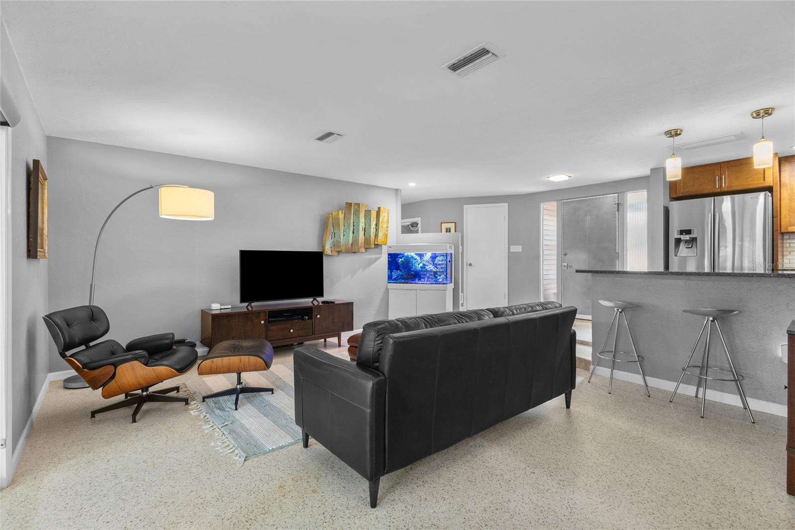 SOUTH GATE MANOR - Residential