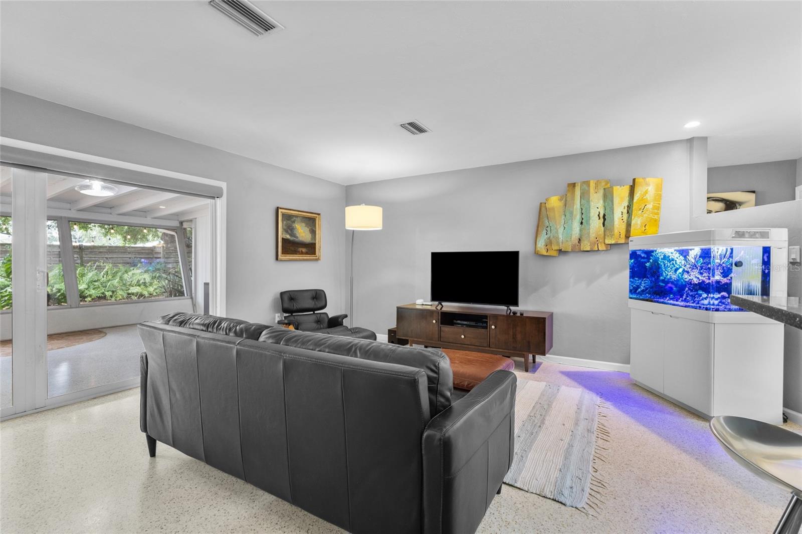 SOUTH GATE MANOR - Residential