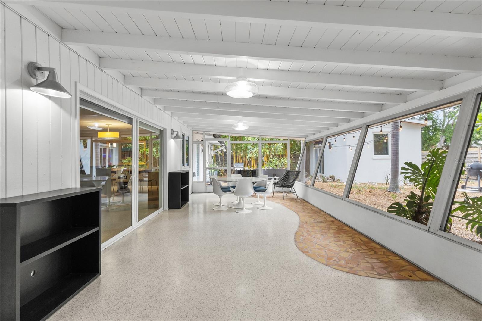 SOUTH GATE MANOR - Residential