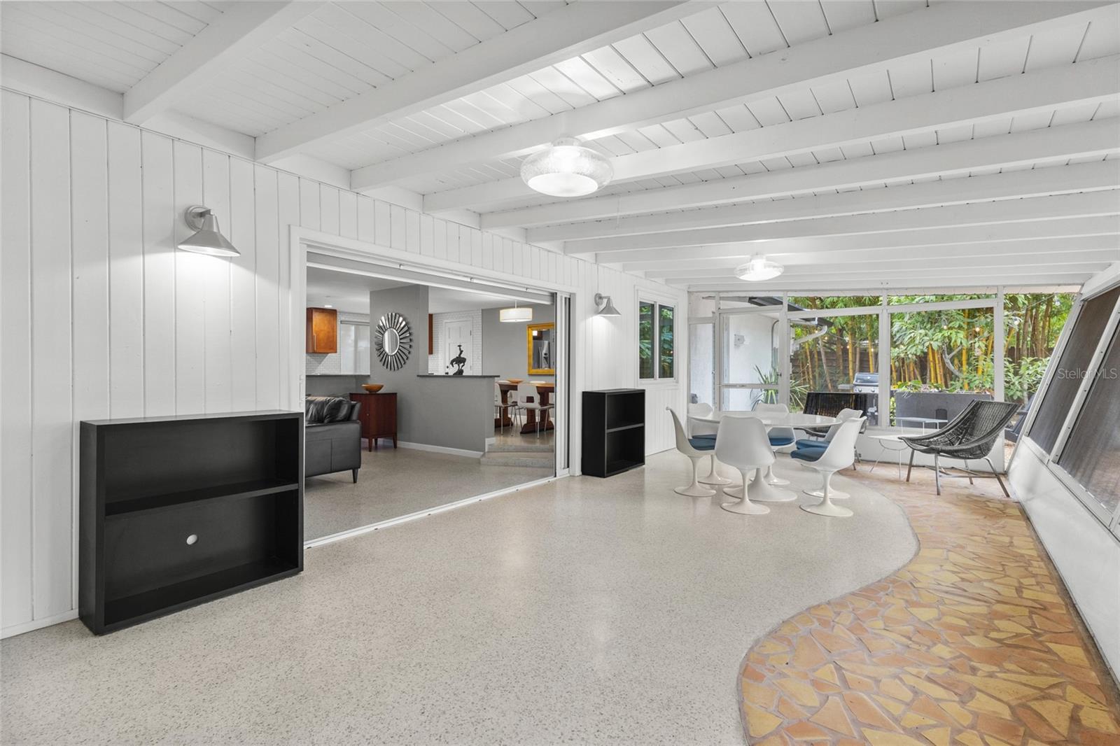 SOUTH GATE MANOR - Residential