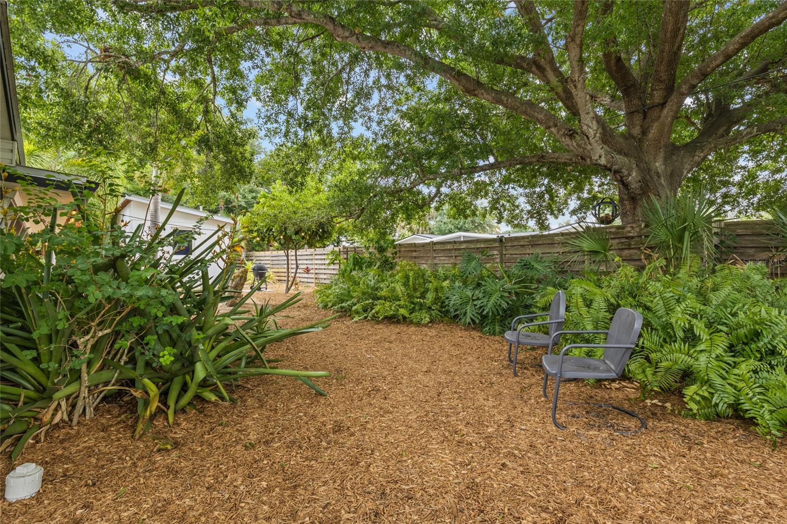 SOUTH GATE MANOR - Residential