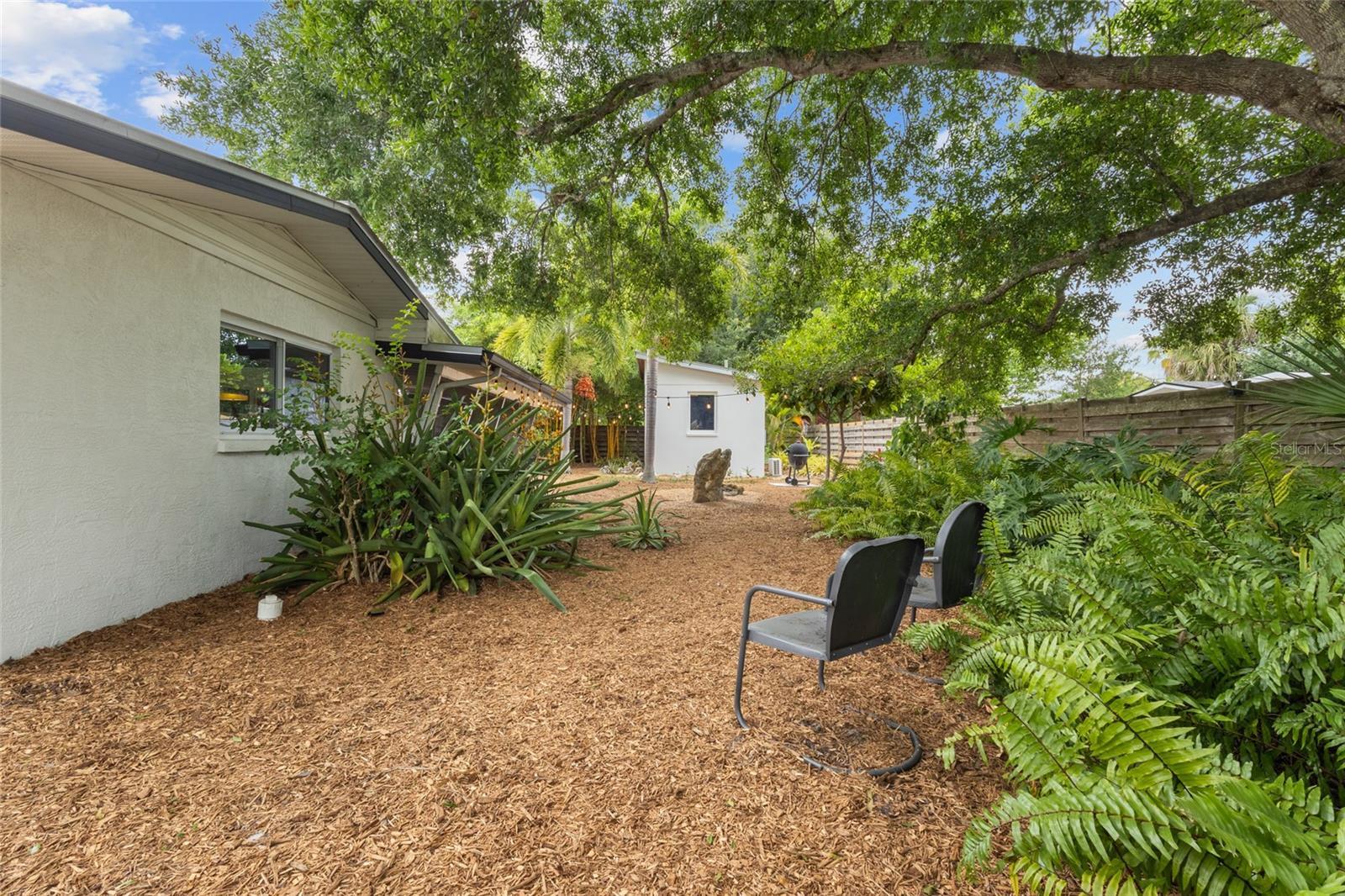 SOUTH GATE MANOR - Residential