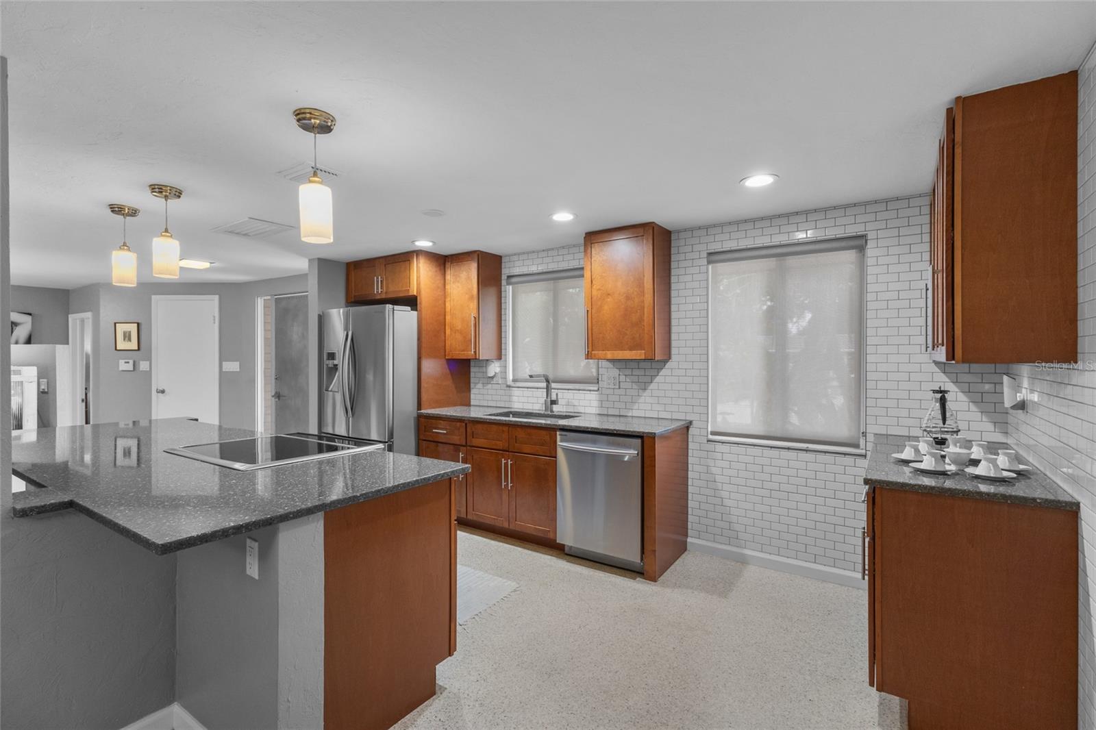 SOUTH GATE MANOR - Residential