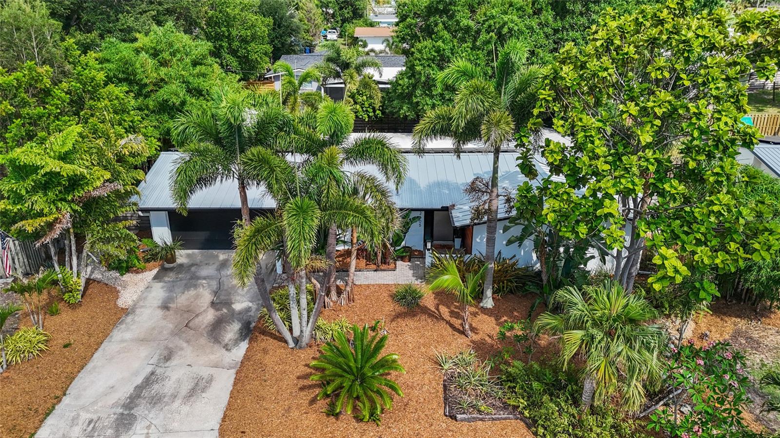 SOUTH GATE MANOR - Residential