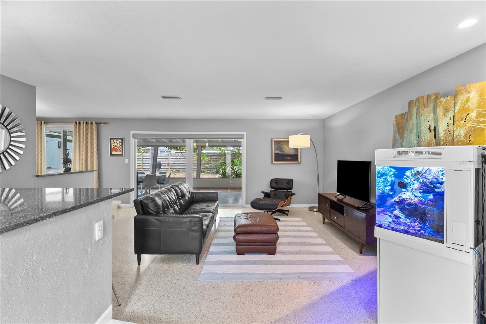 SOUTH GATE MANOR - Residential
