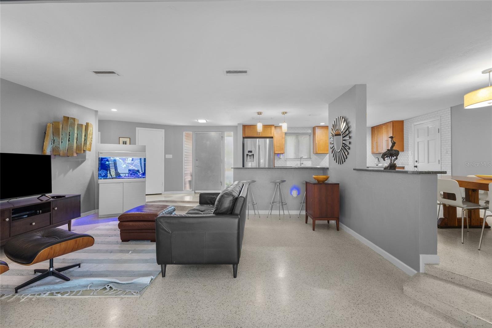 SOUTH GATE MANOR - Residential