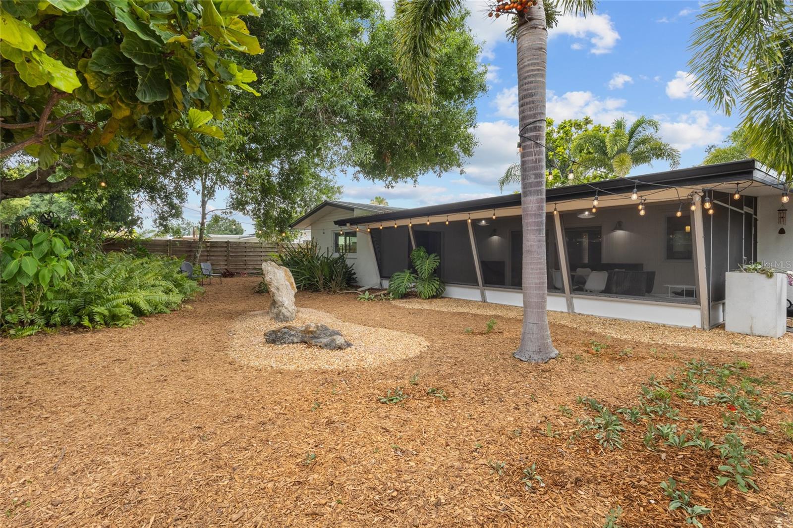 SOUTH GATE MANOR - Residential