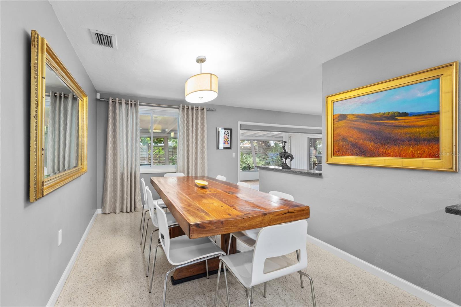 SOUTH GATE MANOR - Residential