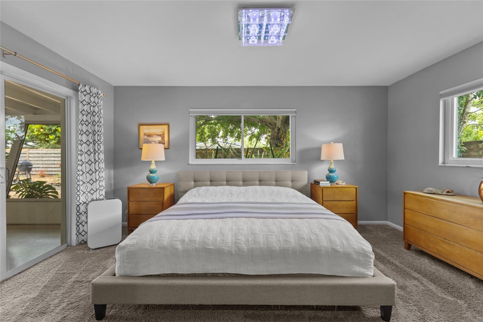 SOUTH GATE MANOR - Residential