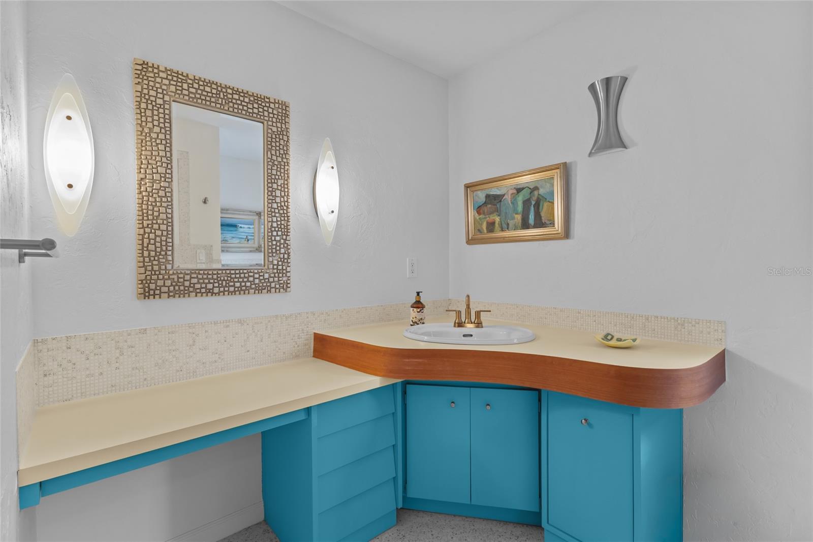 SOUTH GATE MANOR - Residential