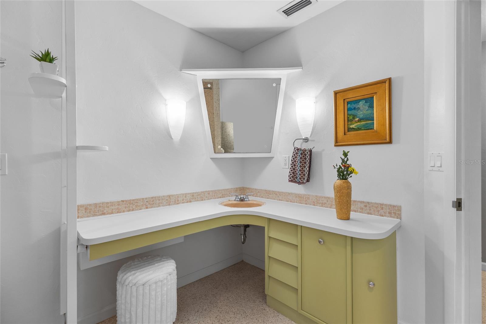 SOUTH GATE MANOR - Residential