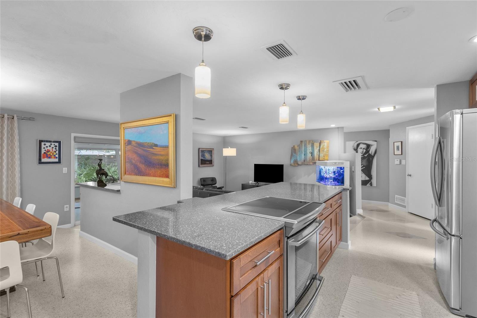SOUTH GATE MANOR - Residential