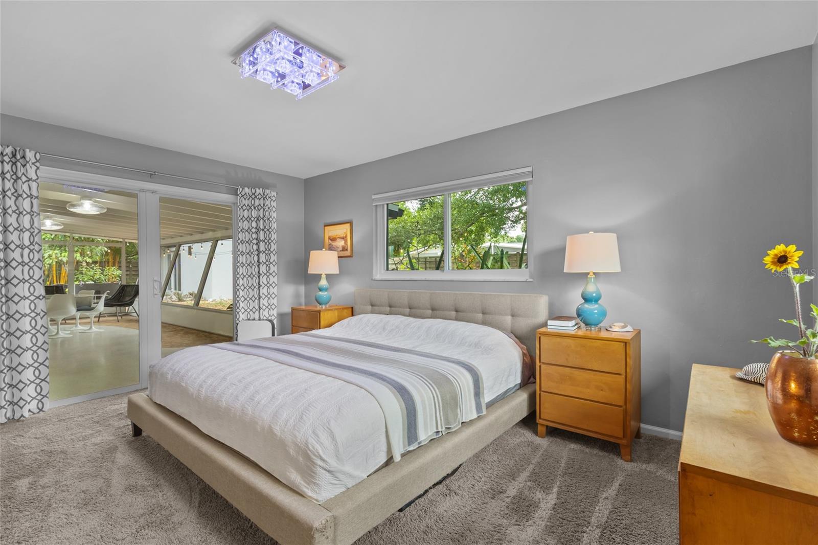 SOUTH GATE MANOR - Residential