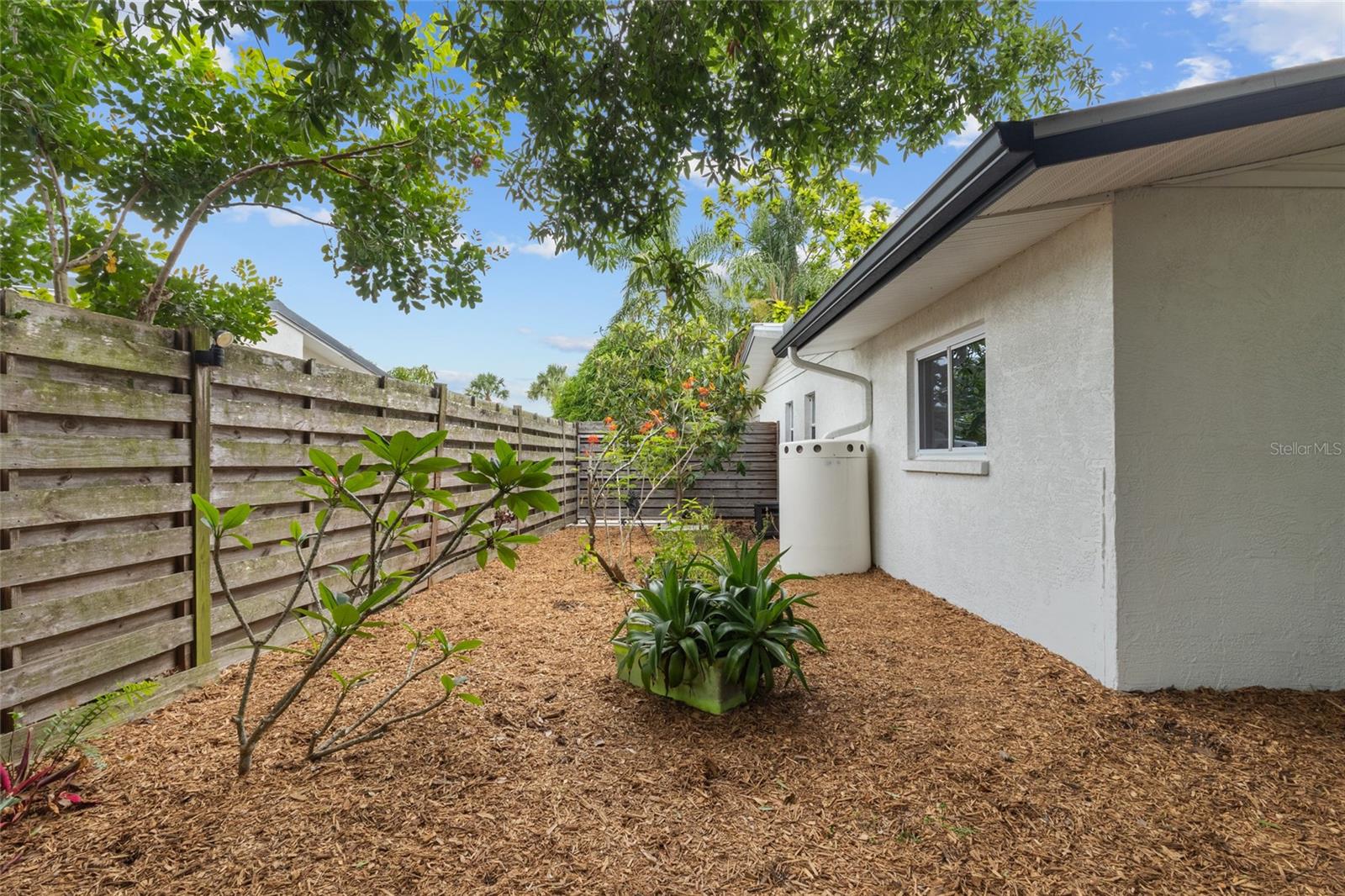 SOUTH GATE MANOR - Residential