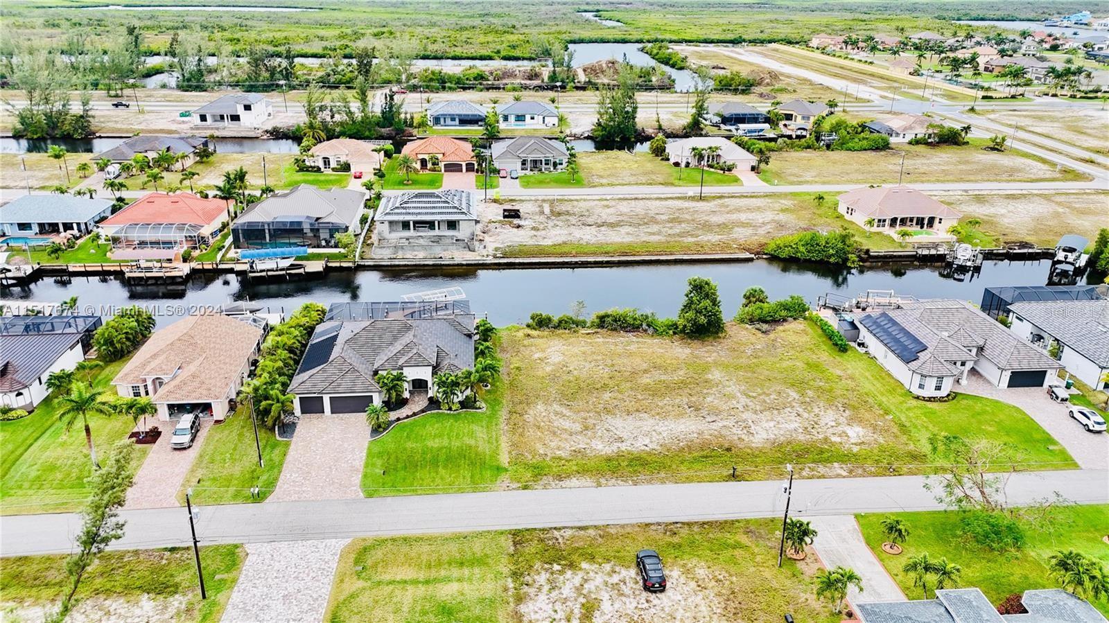 CAPE CORAL - Land