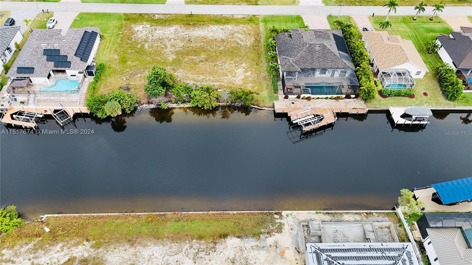 CAPE CORAL - Land