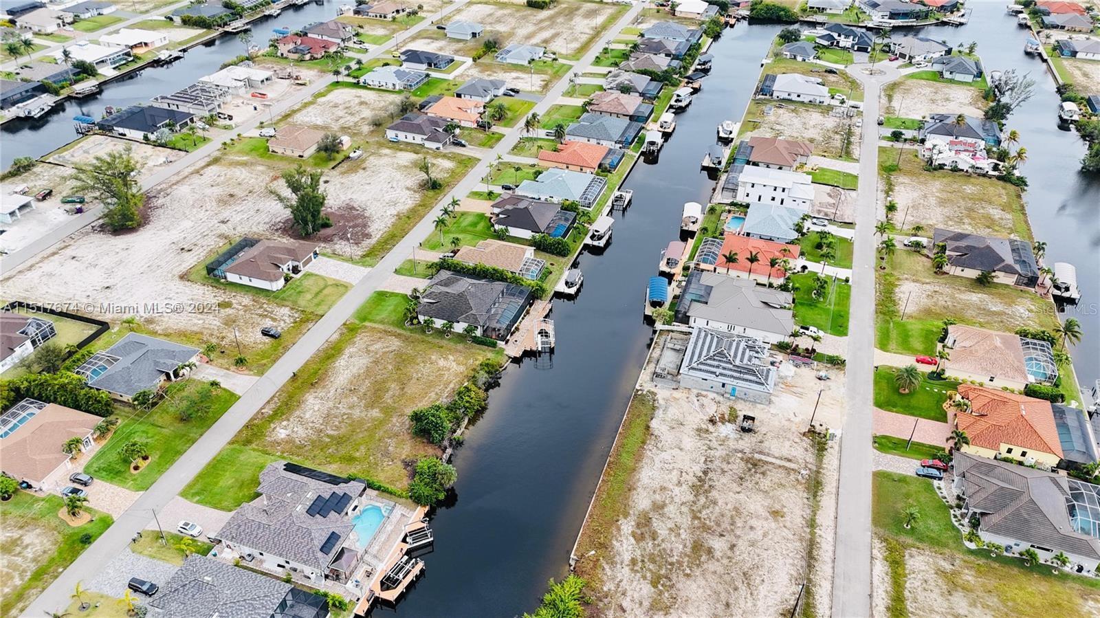 CAPE CORAL - Land