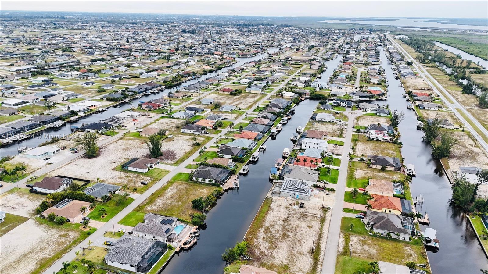 CAPE CORAL - Land