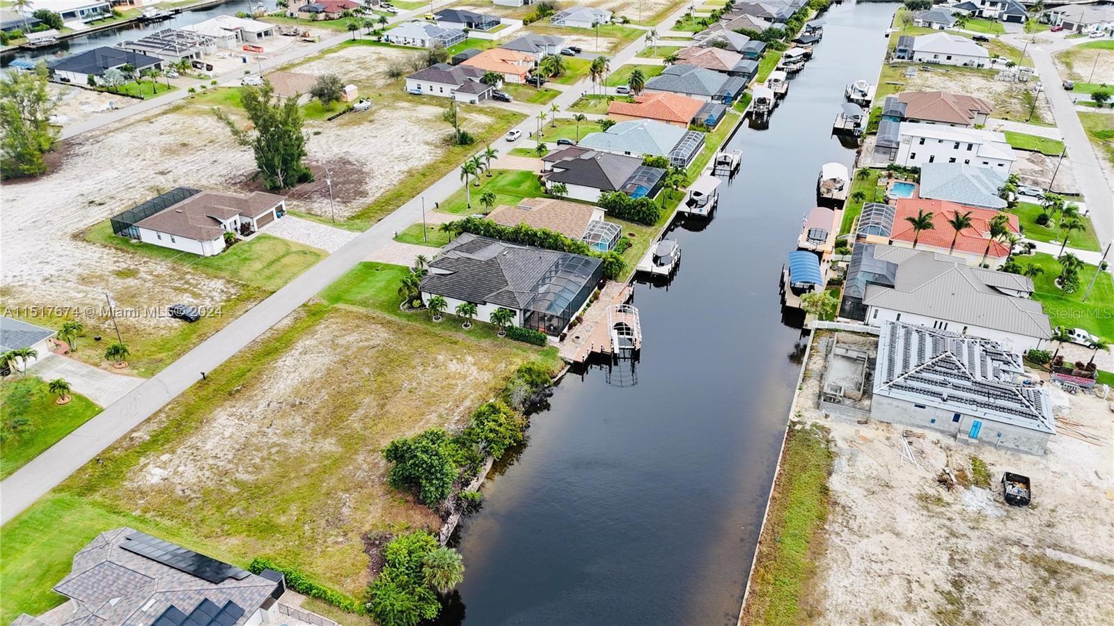 CAPE CORAL - Land