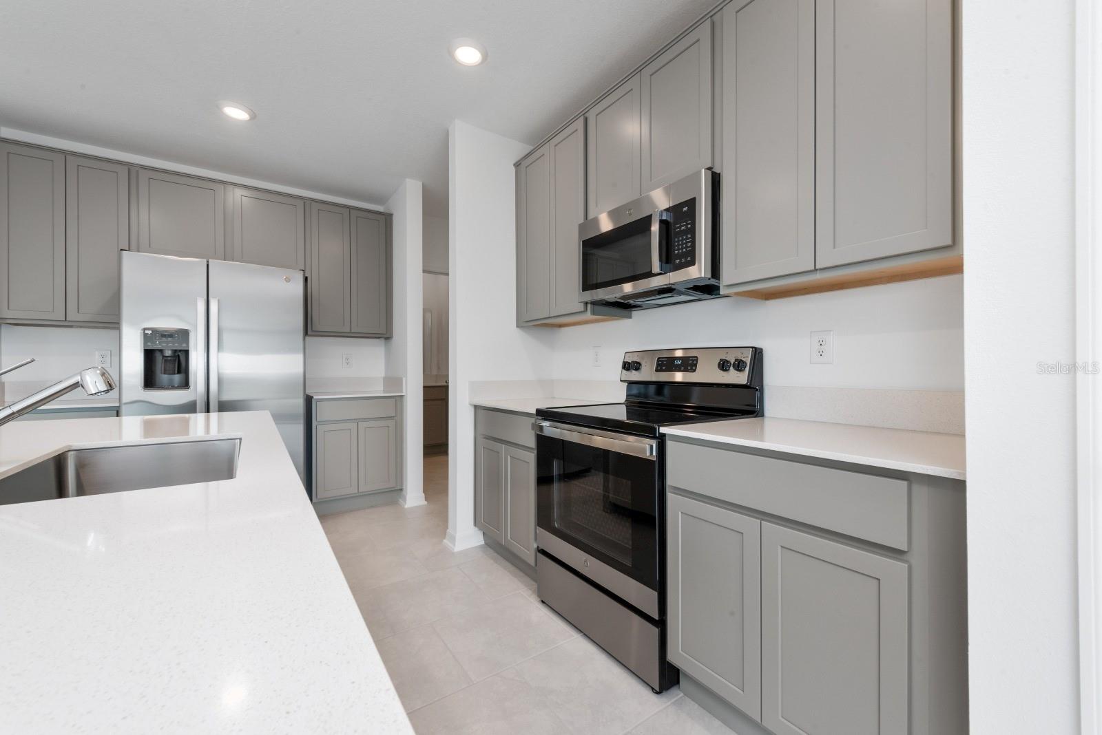LEOMAS LNDG PH 1 - Residential Lease