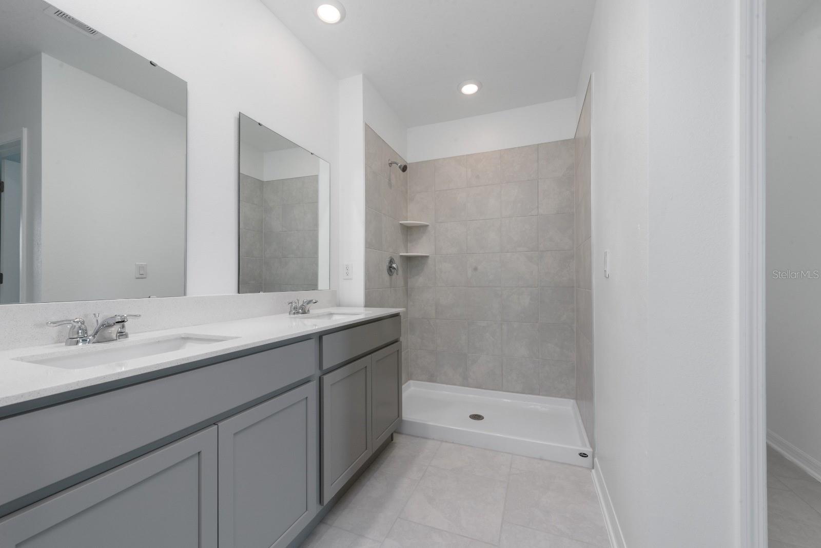 LEOMAS LNDG PH 1 - Residential Lease