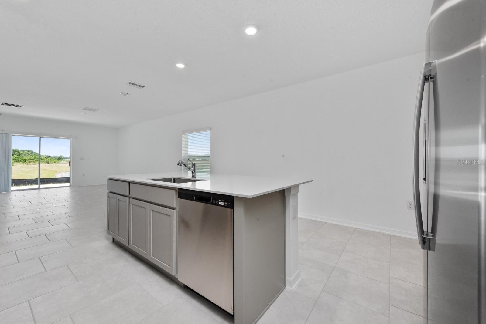 LEOMAS LNDG PH 1 - Residential Lease