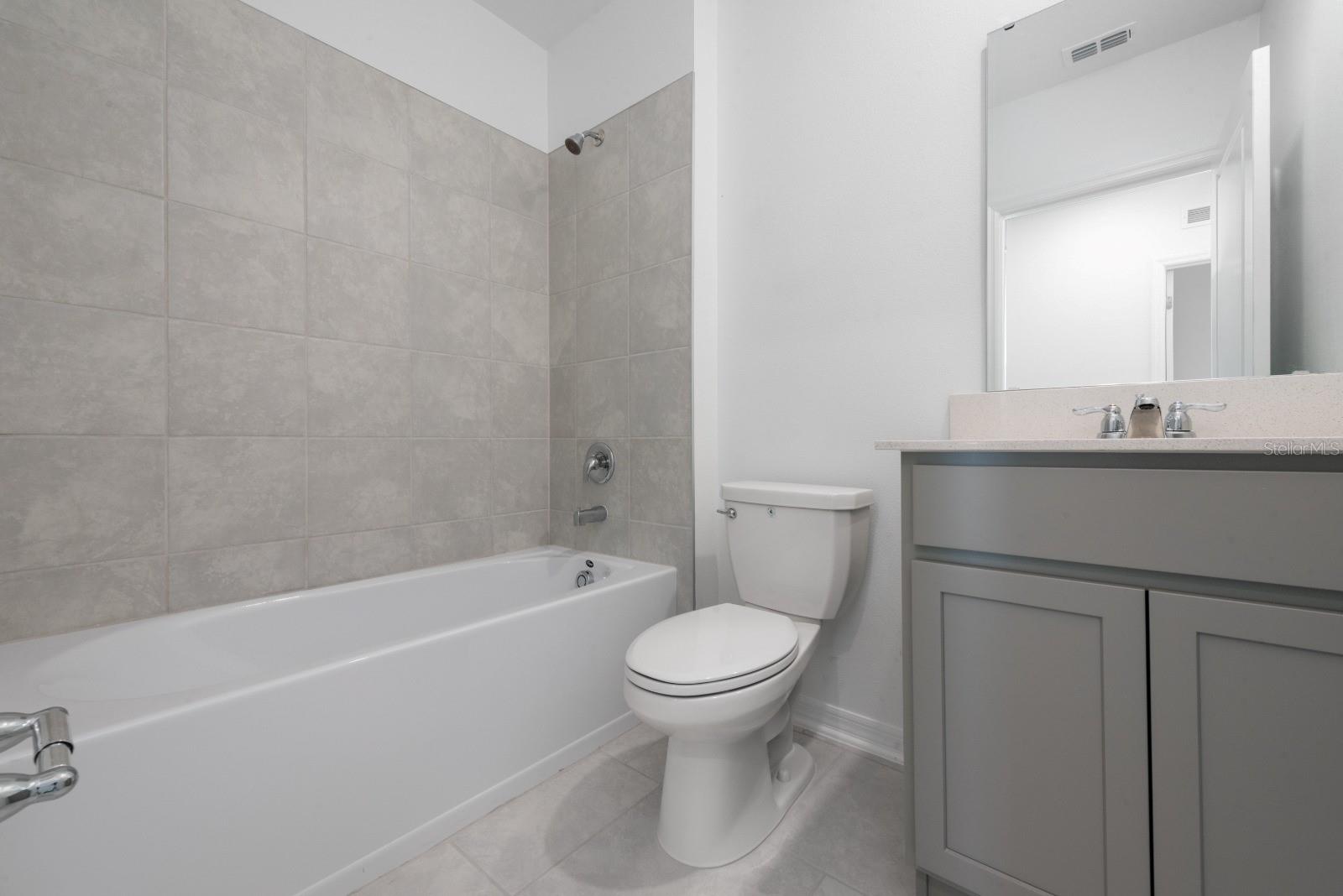 LEOMAS LNDG PH 1 - Residential Lease