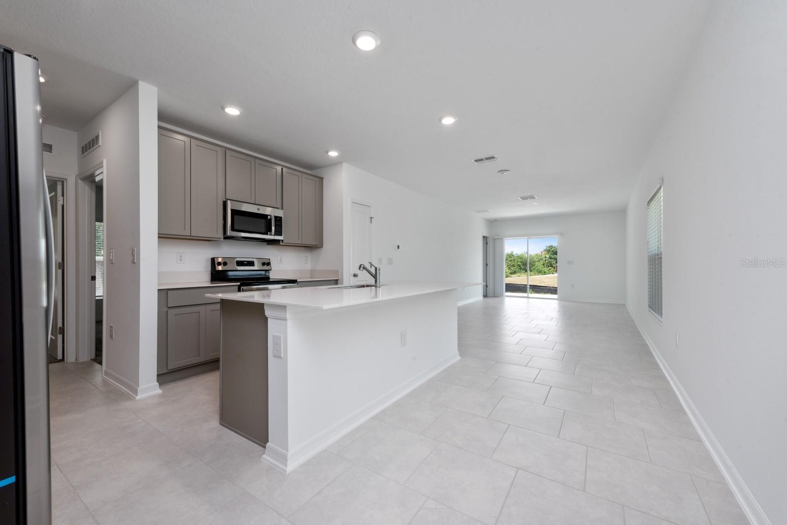 LEOMAS LNDG PH 1 - Residential Lease