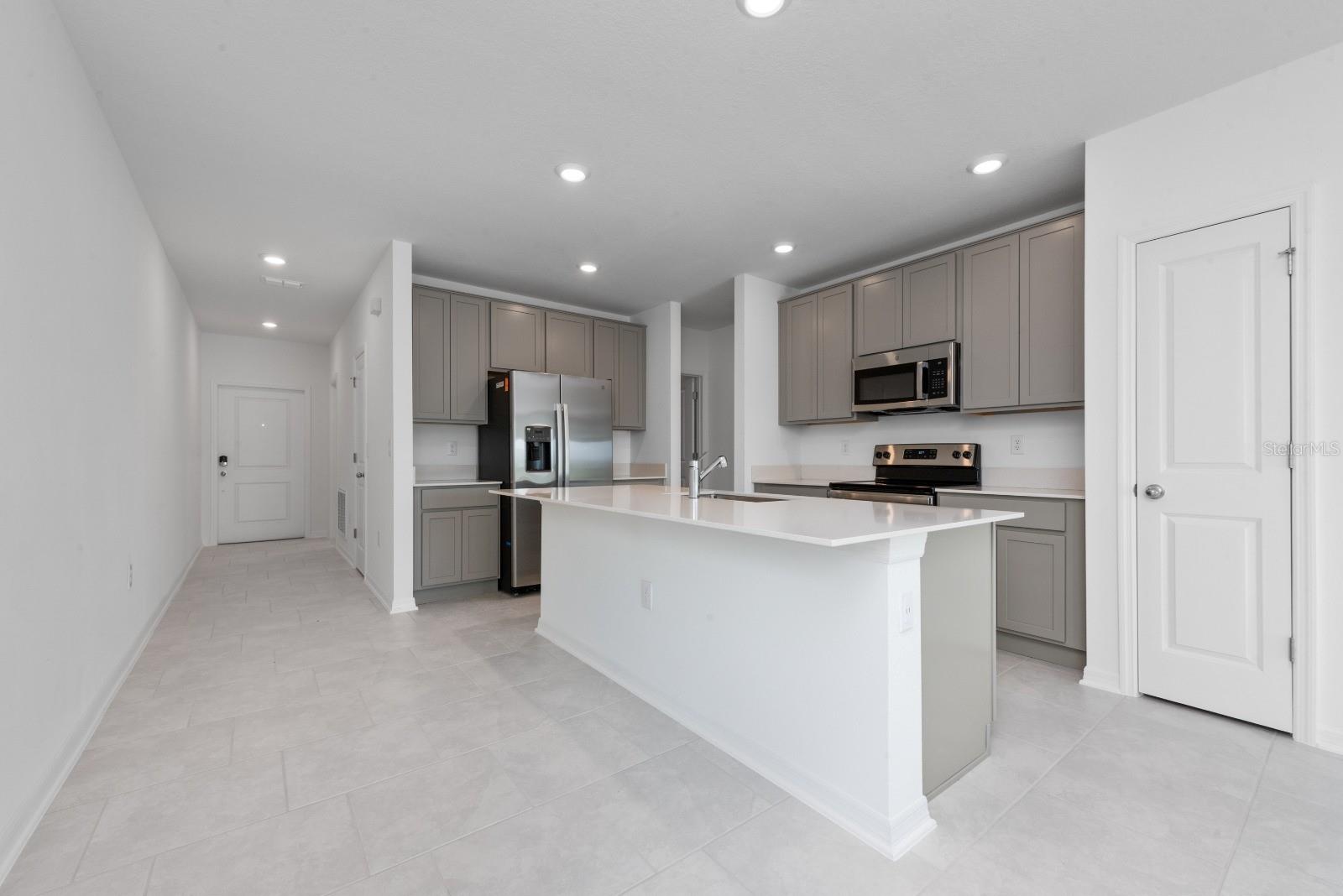 LEOMAS LNDG PH 1 - Residential Lease