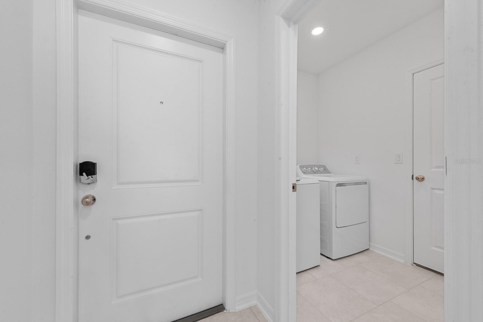 LEOMAS LNDG PH 1 - Residential Lease