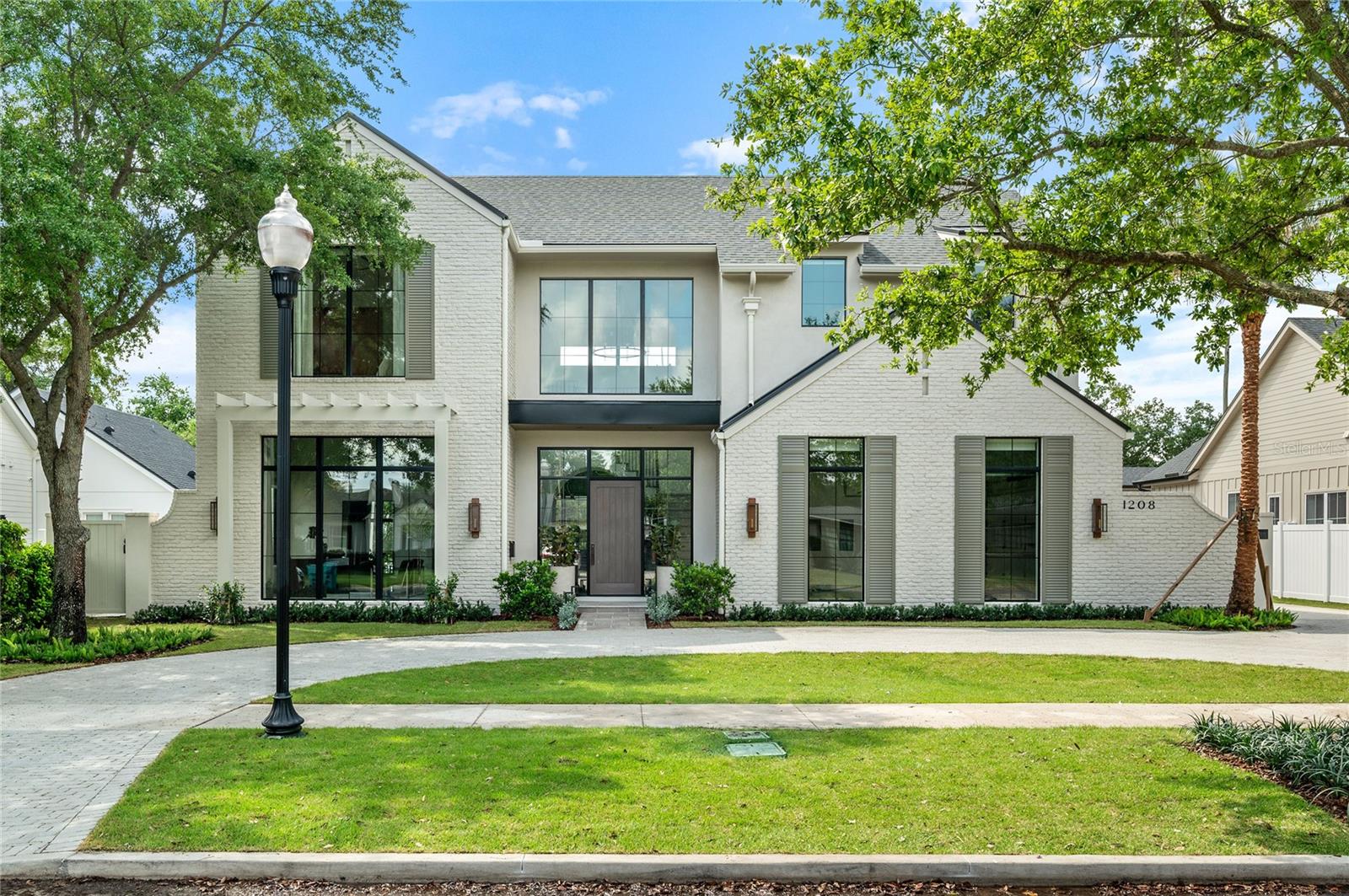 BEVERLY SHORES - Residential