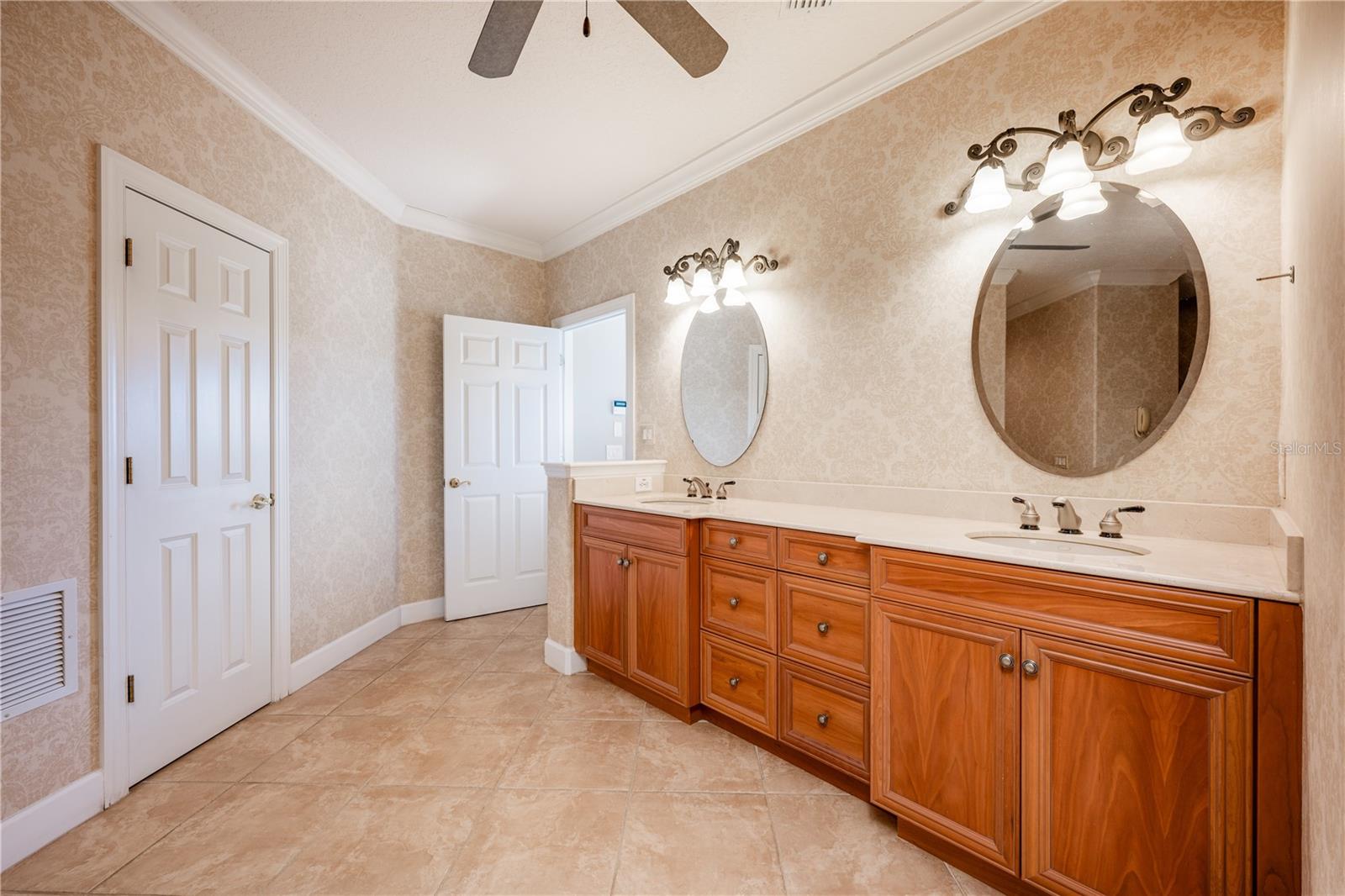 LAKE AVALON GRVS 2ND REP - Residential