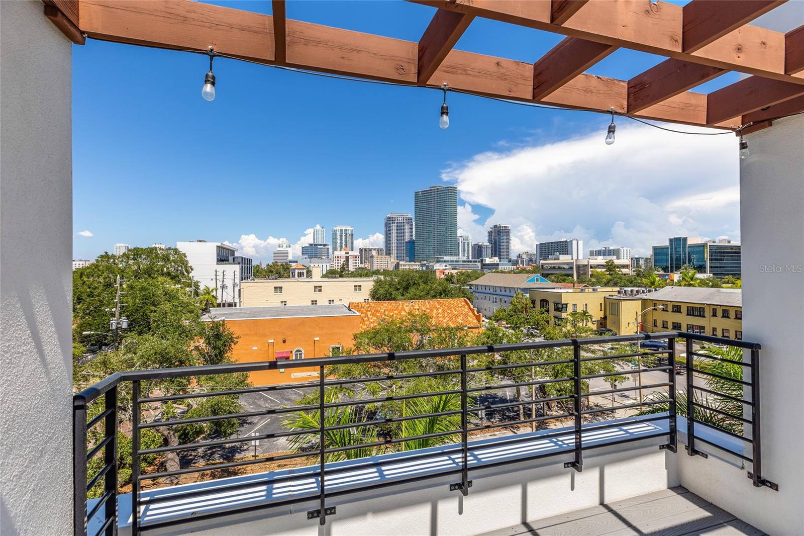 ARLINGTON & 8TH TWNHMS - Residential