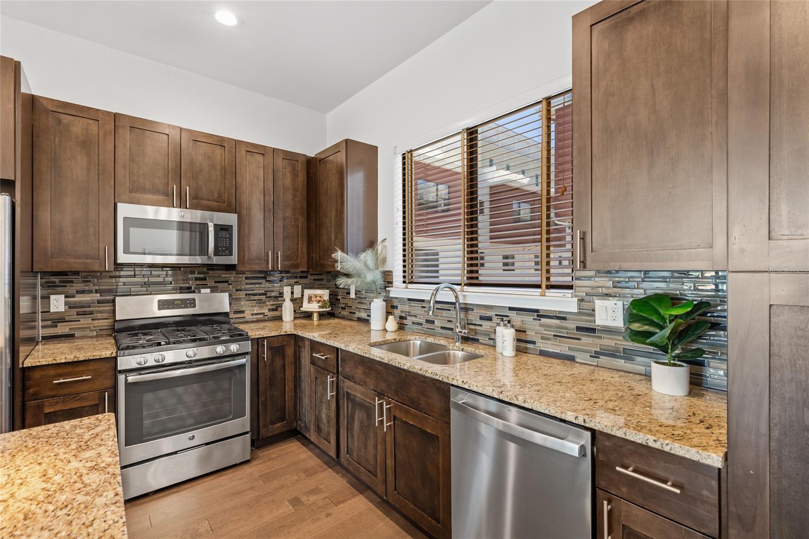 ARLINGTON & 8TH TWNHMS - Residential