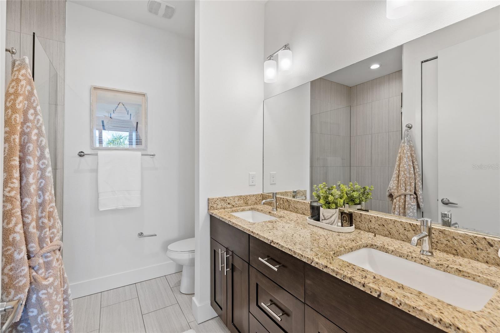 ARLINGTON & 8TH TWNHMS - Residential