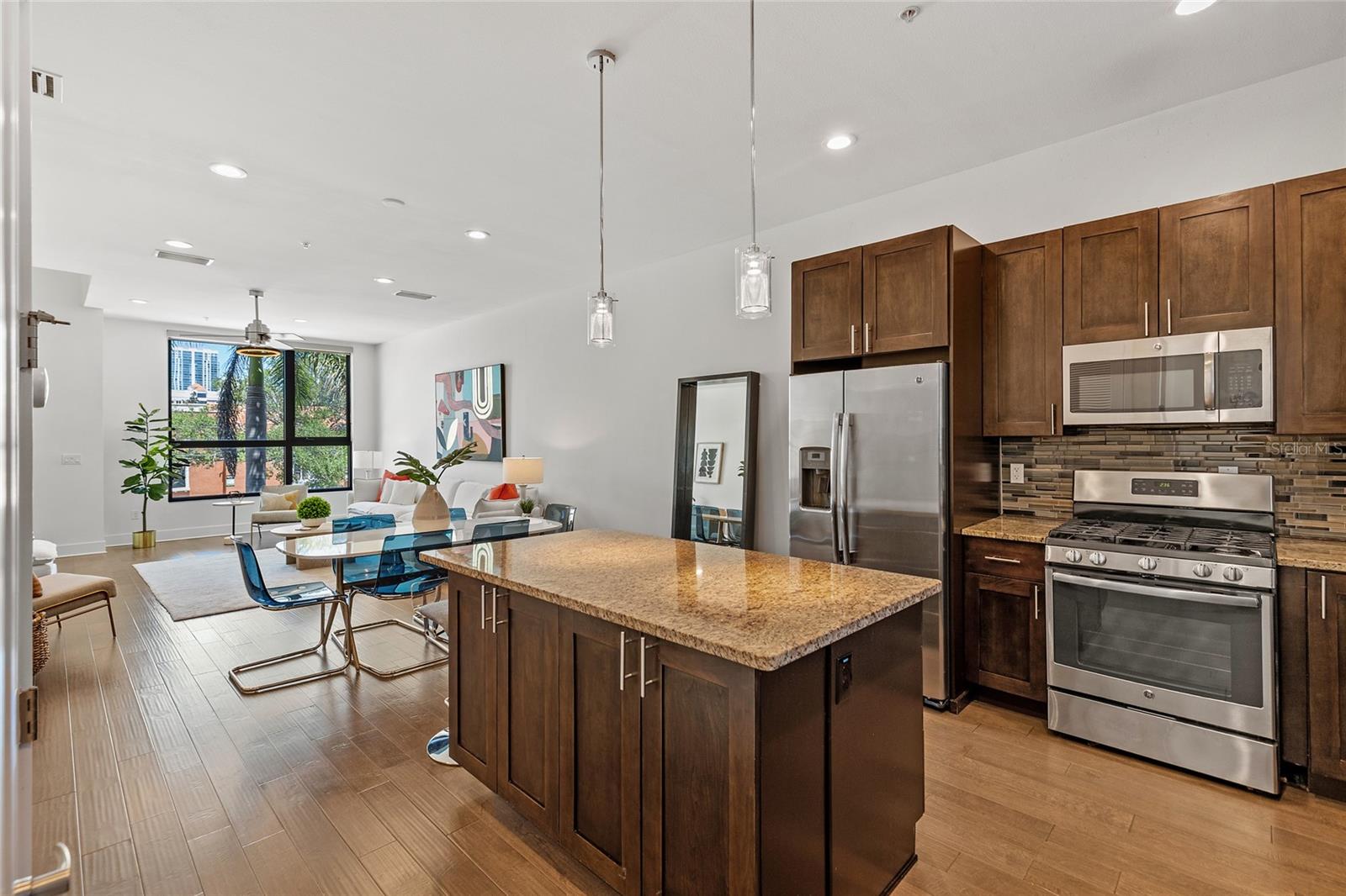 ARLINGTON & 8TH TWNHMS - Residential