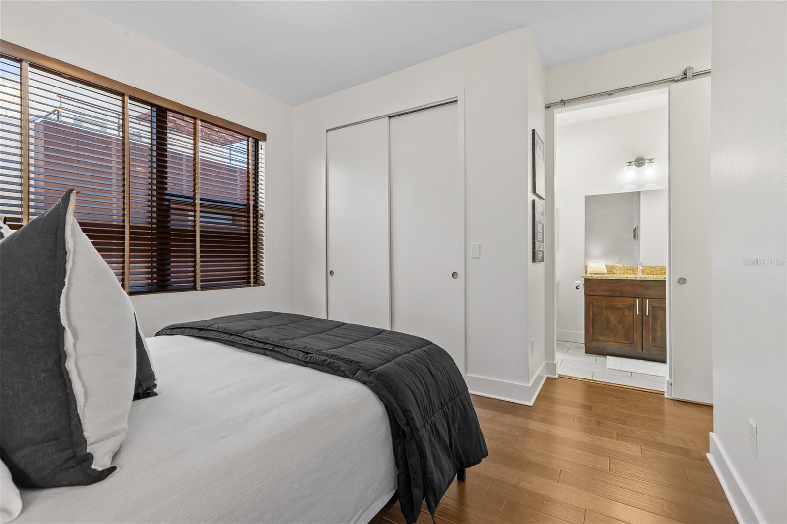 ARLINGTON & 8TH TWNHMS - Residential