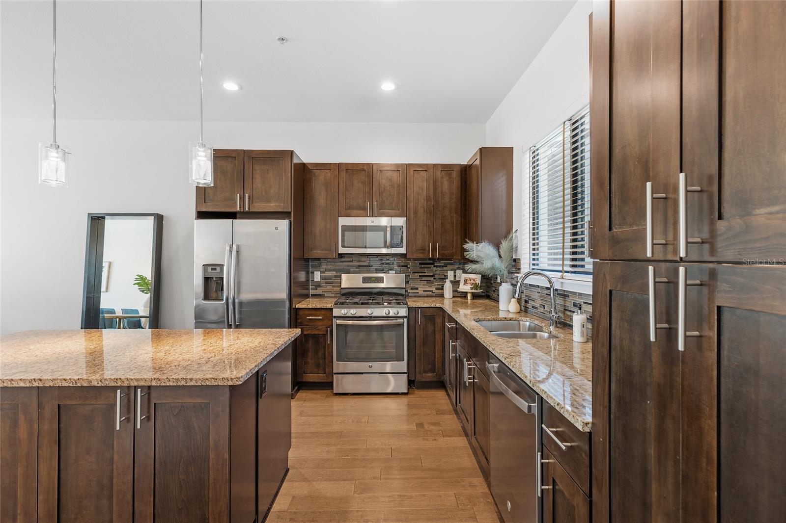ARLINGTON & 8TH TWNHMS - Residential
