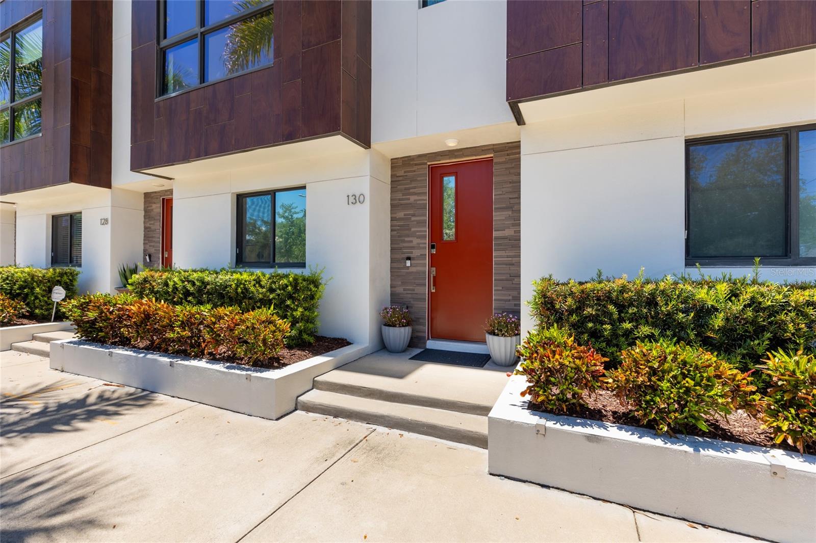 ARLINGTON & 8TH TWNHMS - Residential