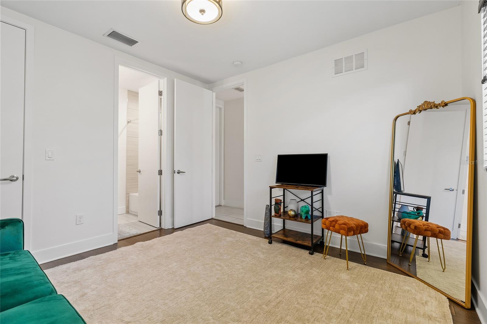 ARLINGTON & 8TH TWNHMS - Residential