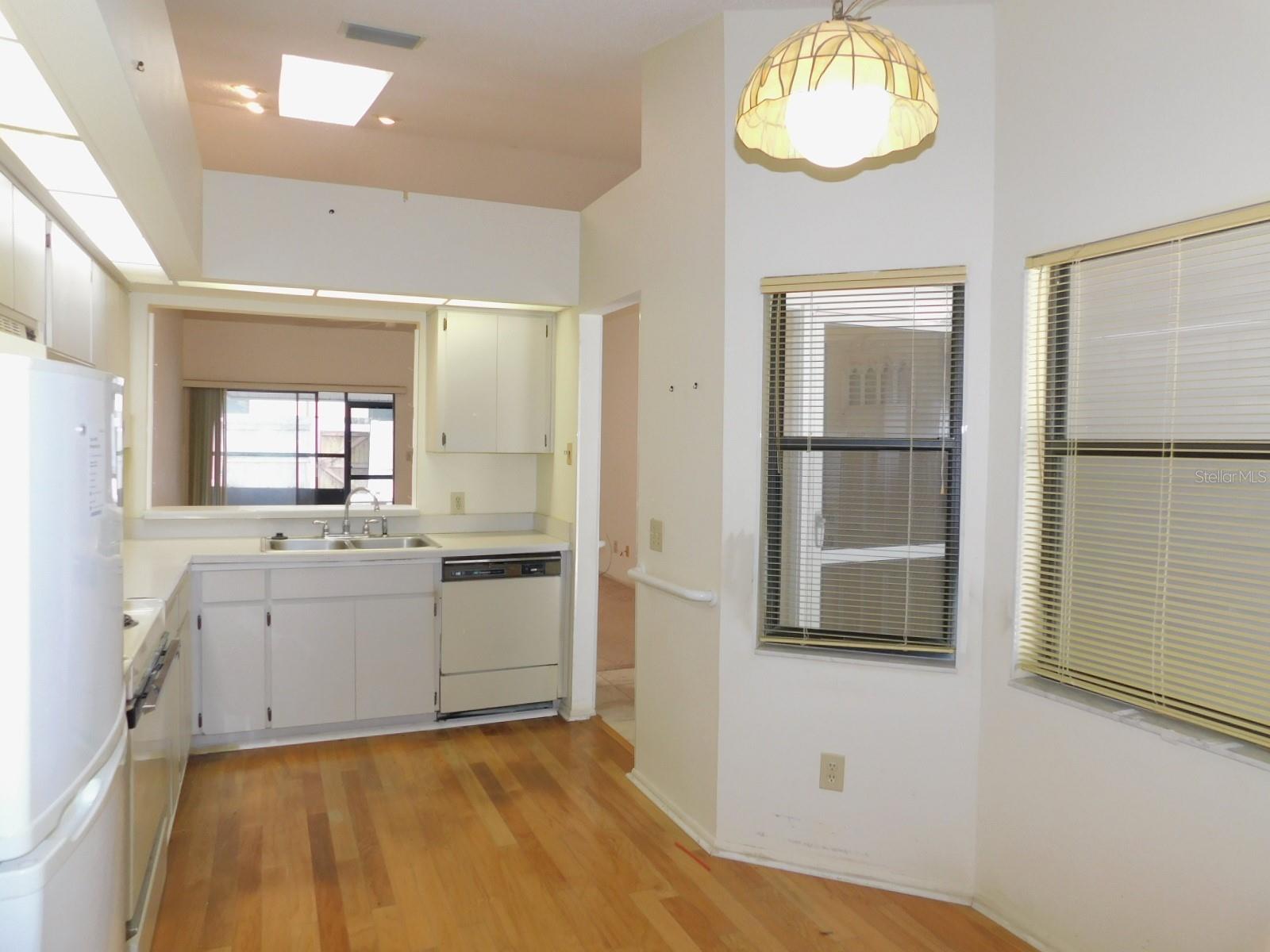 ESTANCIA TWNHMS - Residential