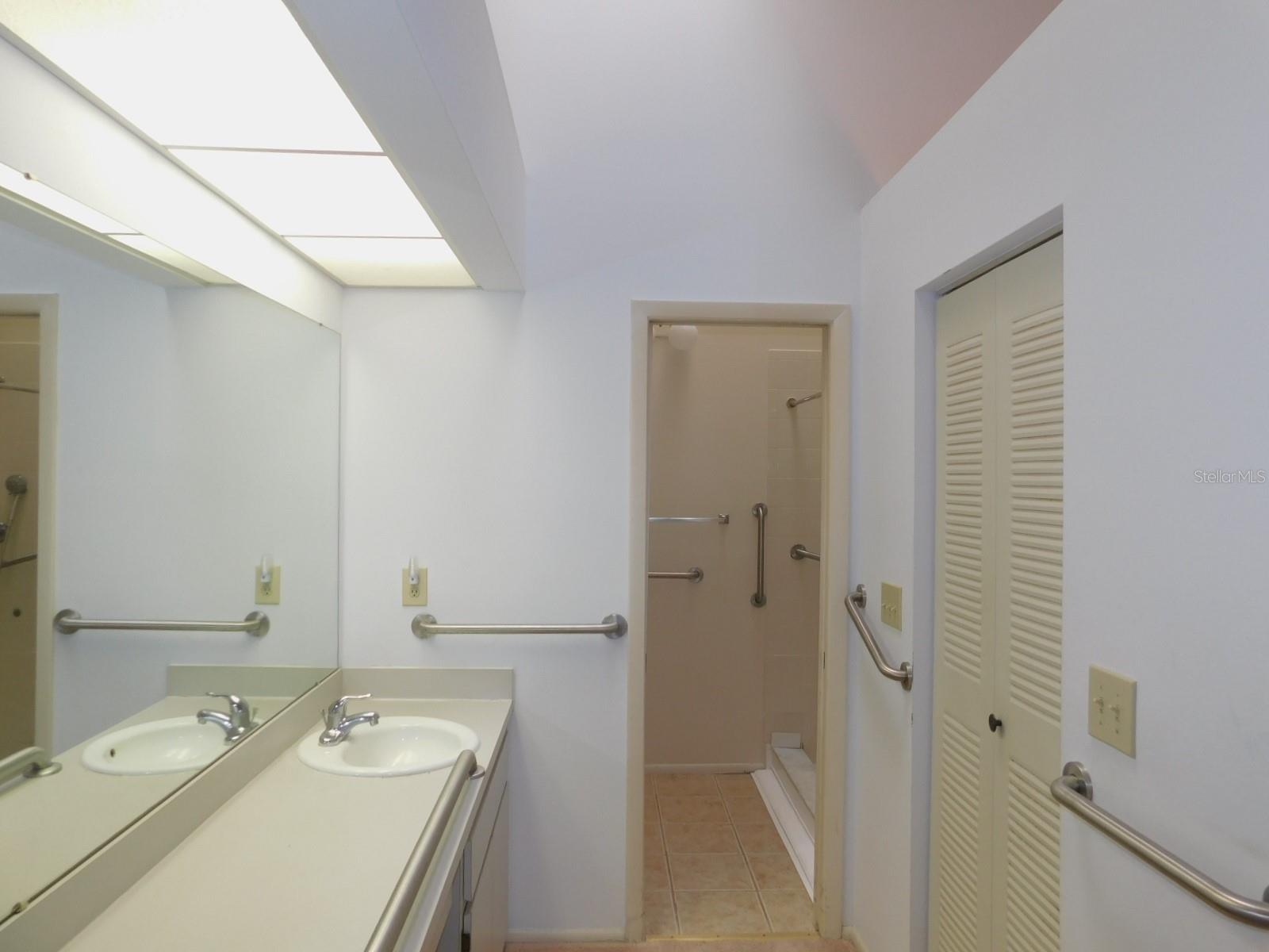 ESTANCIA TWNHMS - Residential