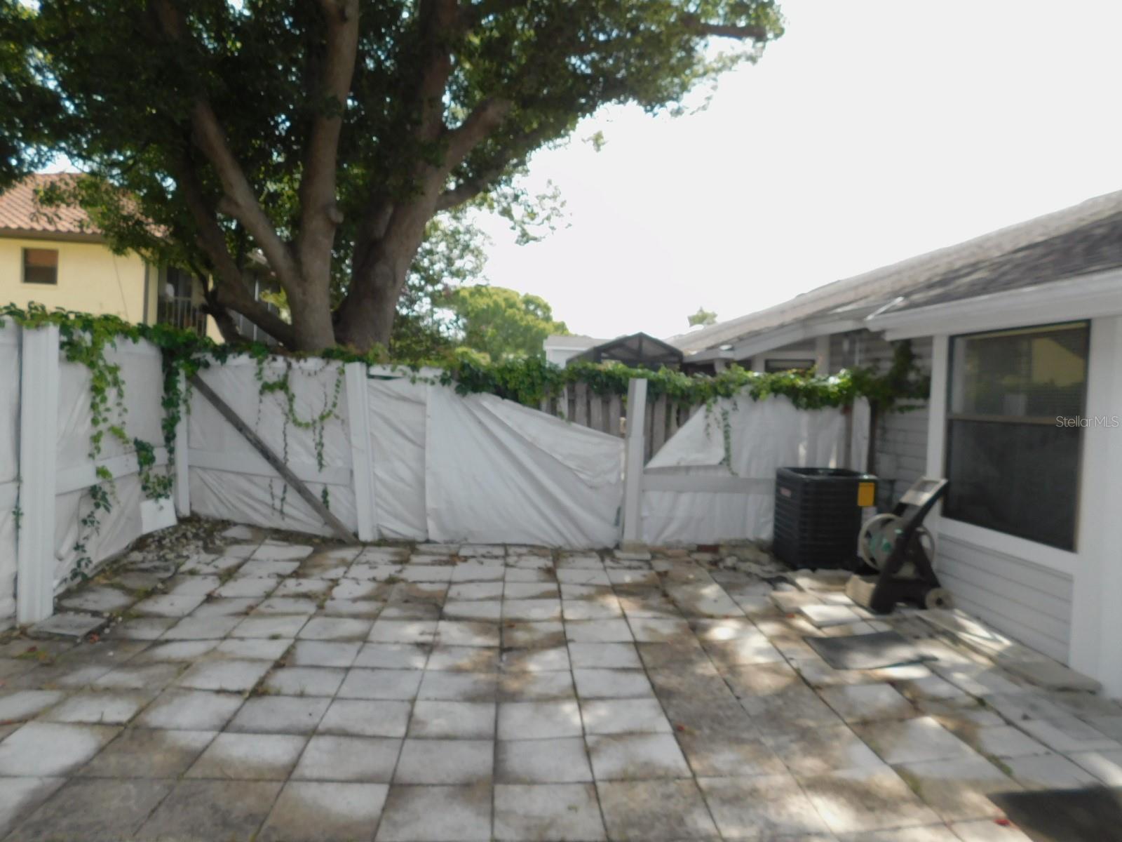 ESTANCIA TWNHMS - Residential