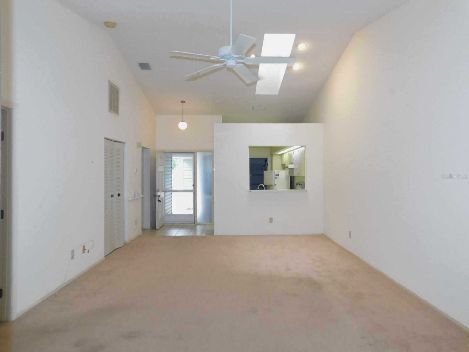 ESTANCIA TWNHMS - Residential